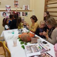 Les maquilleuses en action