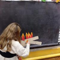 Voici le beau feu de cheminée